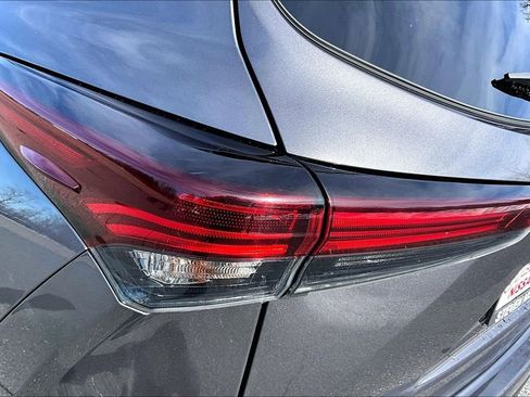 Used 2024 Toyota Highlander LE image 22