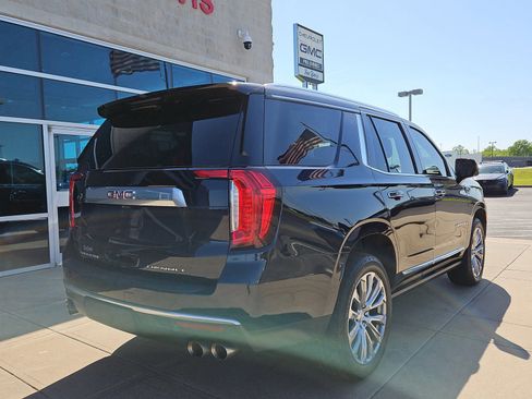 Used 2023 GMC Yukon Denali w/ Advanced Technology Package image 4