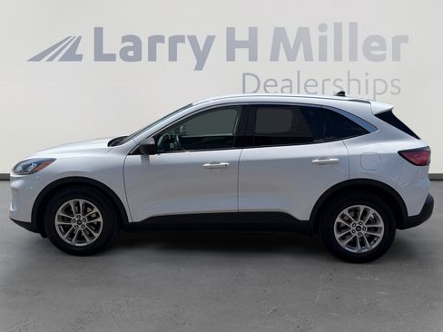 Used 2022 Ford Escape SE FWD image 2