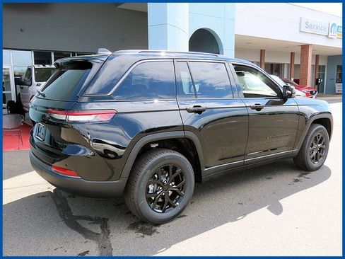 New 2026 Jeep Grand Cherokee Altitude AWD/4WD image 7