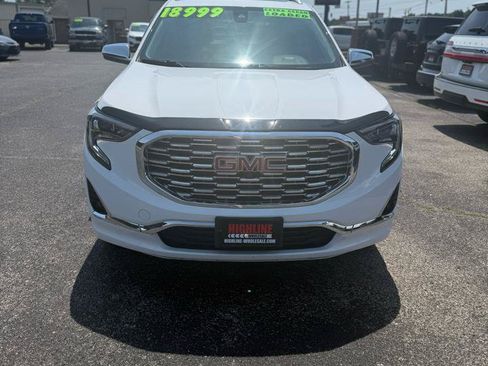 Used 2019 GMC Terrain Denali w/ Driver Alert Package II FWD image 2