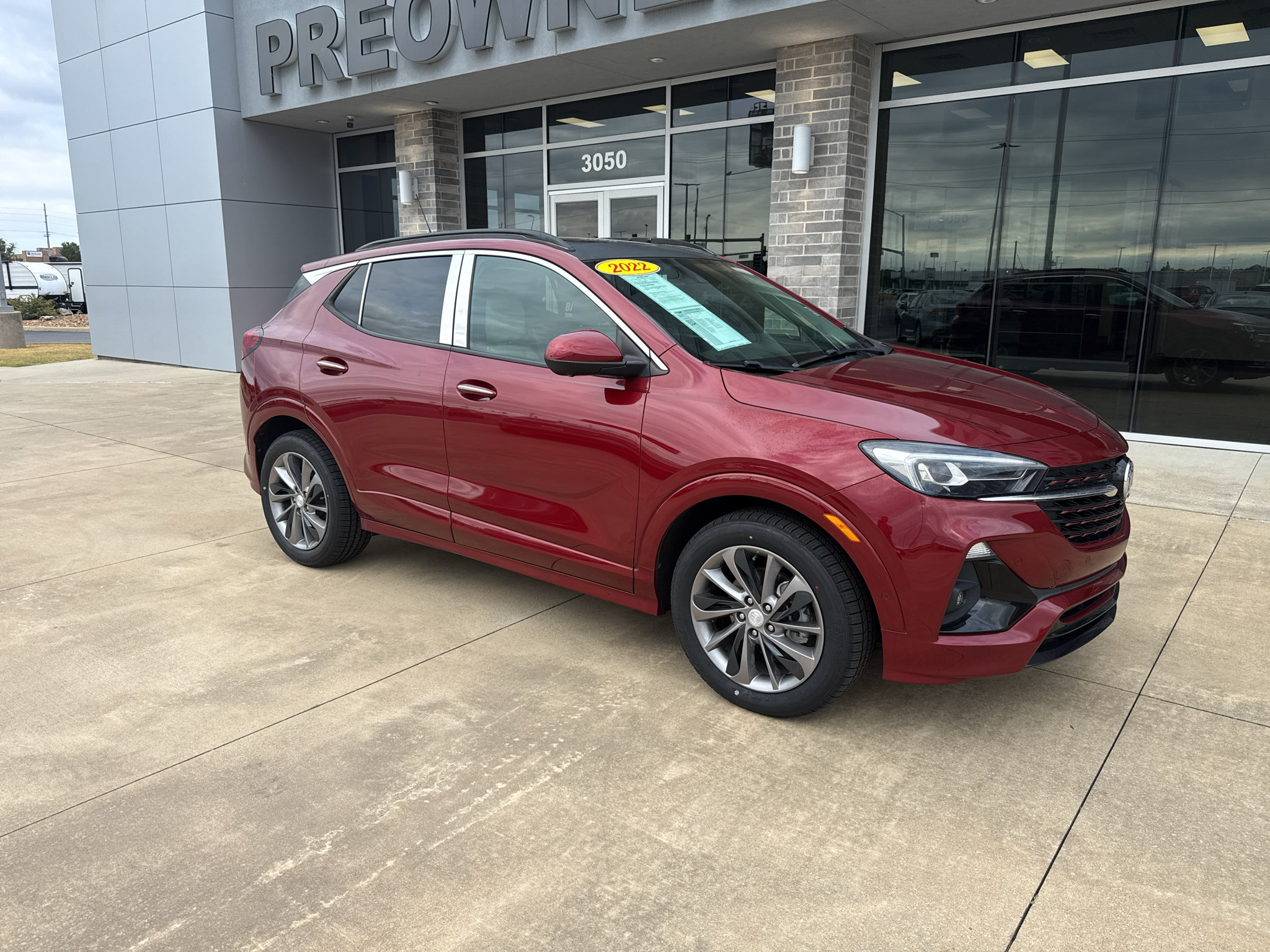 Used 2022 Buick Encore GX Essence w/ Advanced Technology Package FWD image 1