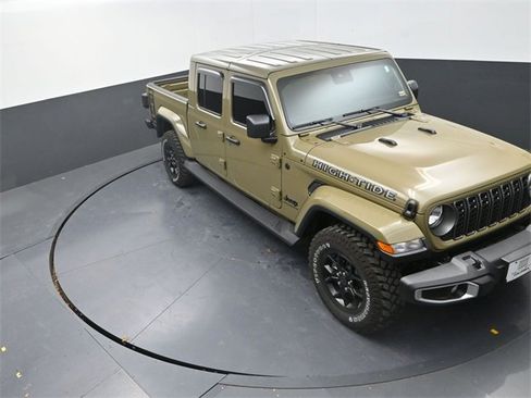 Used 2025 Jeep Gladiator Sport image 9