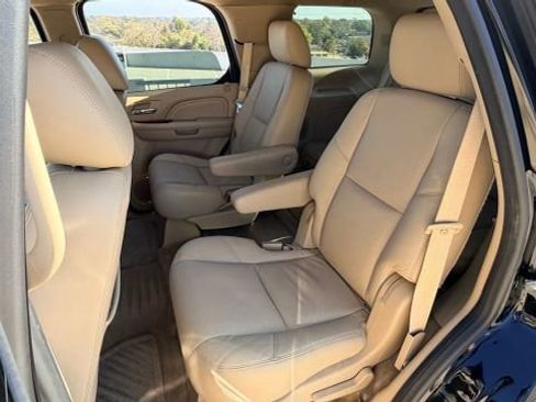 Used 2012 Cadillac Escalade Luxury image 29