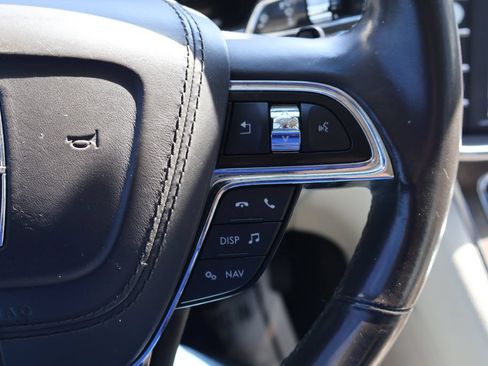 Used 2017 Lincoln Continental Select FWD image 31