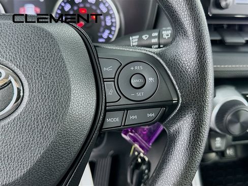 Used 2019 Toyota RAV4 LE AWD/4WD image 17