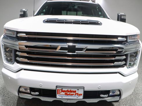 Used 2023 Chevrolet Silverado 2500 High Country w/ Technology Package image 4