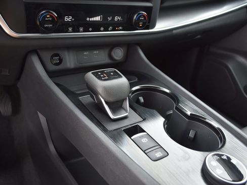 Used 2025 Nissan Rogue SV image 24