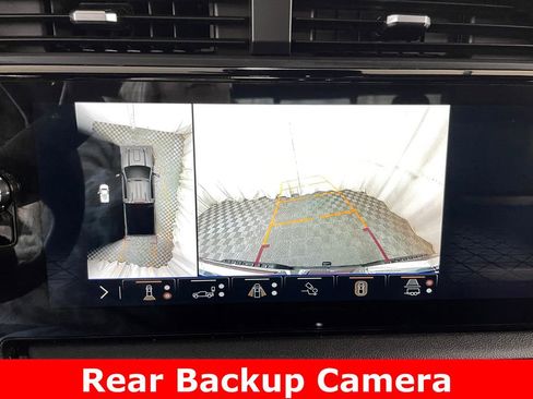 Used 2025 GMC Sierra 2500 AT4 image 4