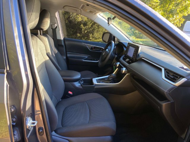 Used 2022 Toyota RAV4 LE FWD image 34