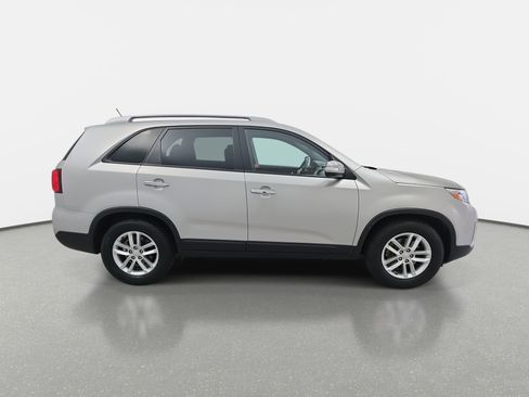 Used 2014 Kia Sorento LX image 4