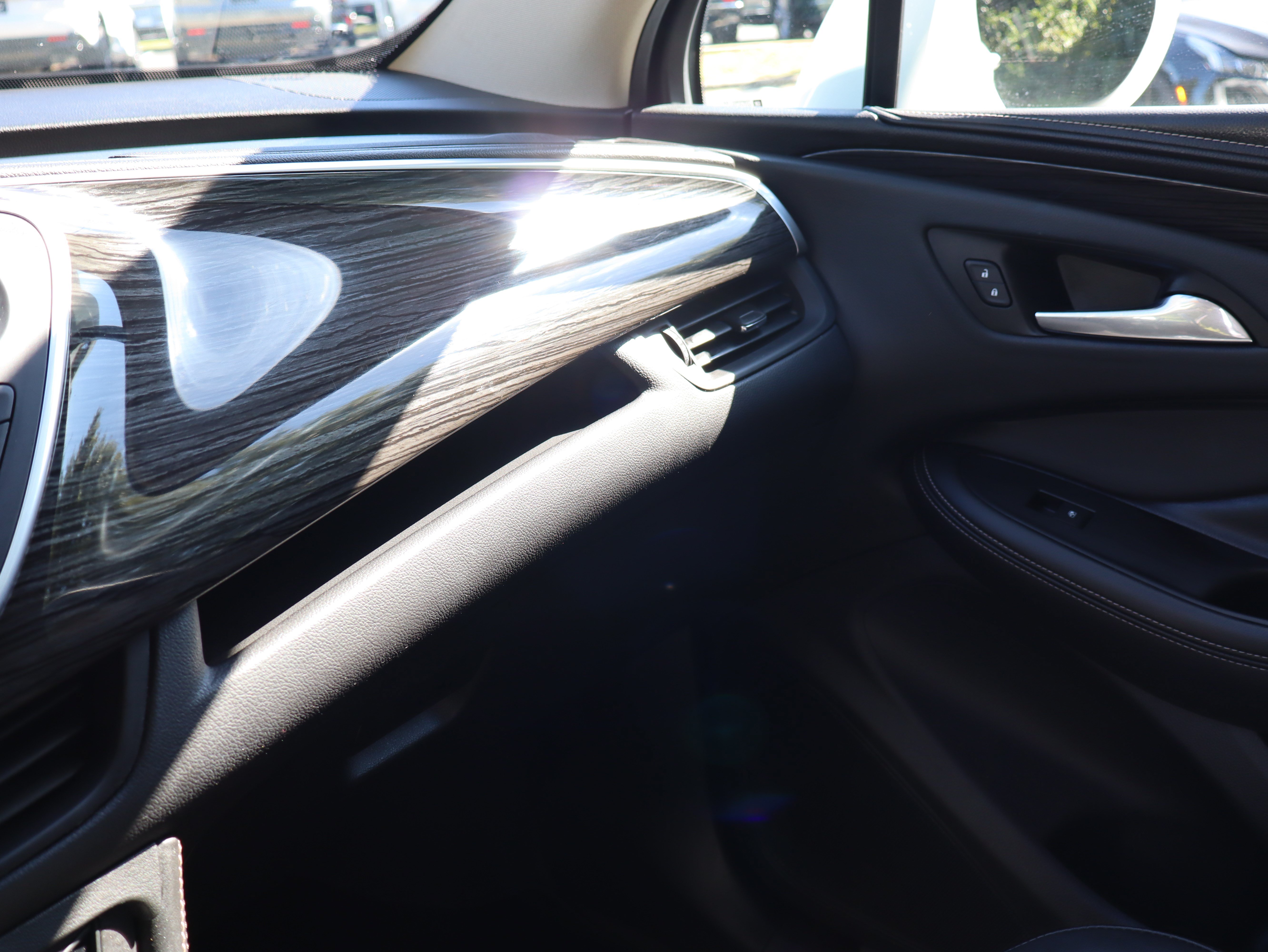 Used 2018 Buick Envision Essence FWD image 40
