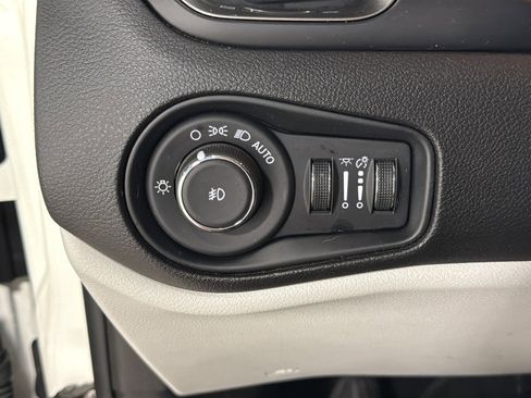 Used 2021 Jeep Renegade Limited w/ Sun & Sound Group AWD/4WD image 20