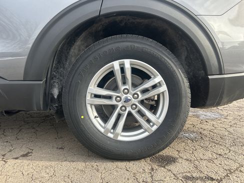 Certified 2022 Ford Explorer XLT w/ Equipment Group 202A image 25