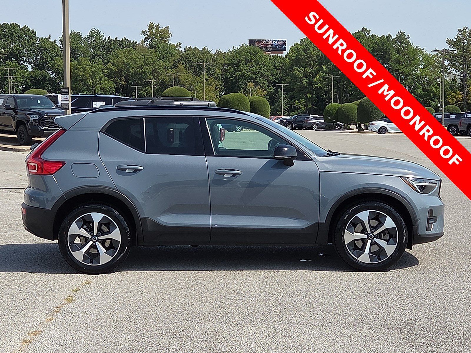 Used 2023 Volvo XC40 B4 Ultimate FWD image 6