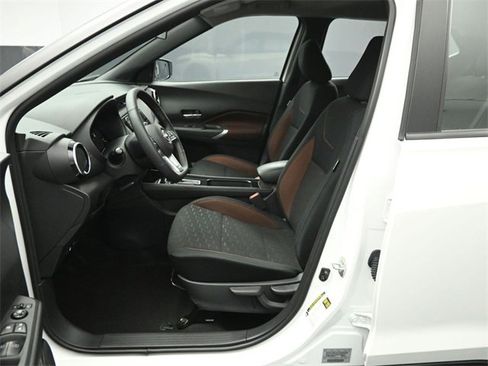 Used 2023 Nissan Kicks SR image 10