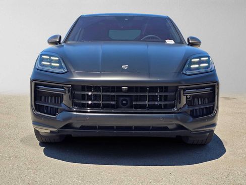 Used 2025 Porsche Cayenne Turbo AWD/4WD image 8