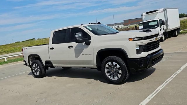 New 2026 Chevrolet Silverado 2500 Custom w/ Custom Convenience Package AWD/4WD image 2