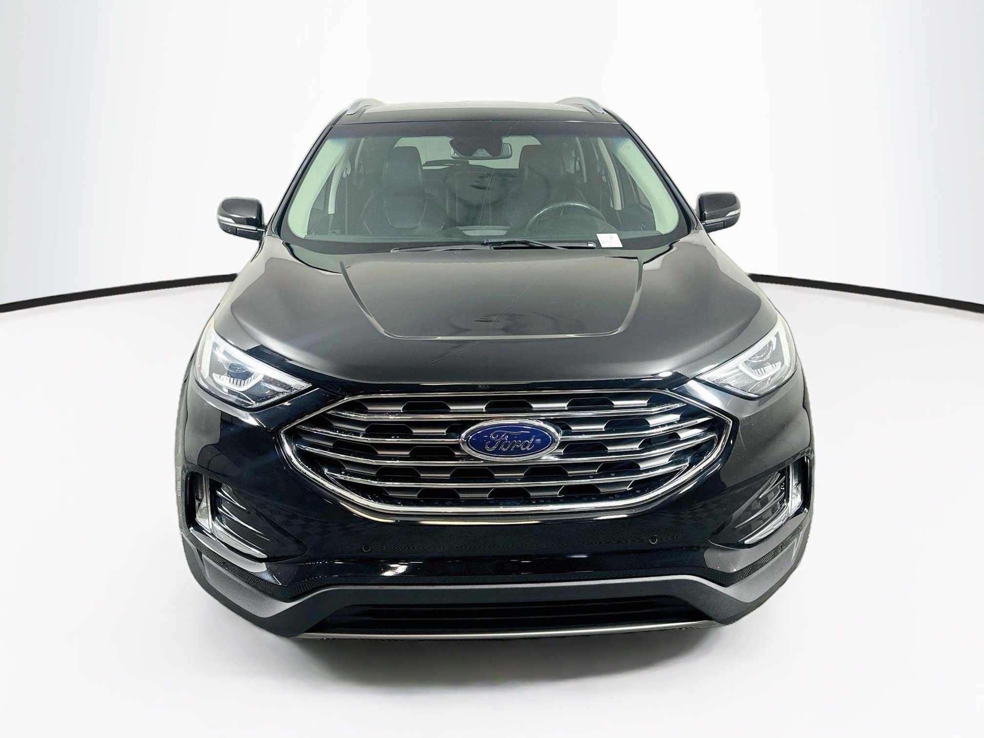 Used 2020 Ford Edge Titanium FWD image 2