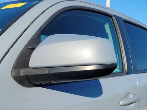 Used 2019 Toyota Tacoma SR5 image 3