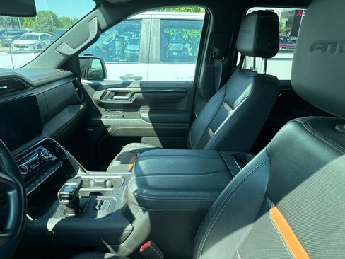 Used 2024 GMC Sierra 1500 AT4 w/ AT4 Premium Package AWD/4WD image 4