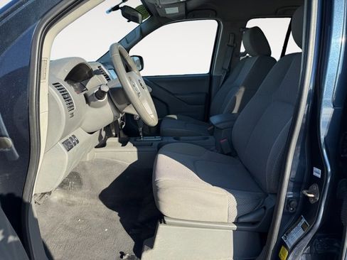 Used 2019 Nissan Frontier SV image 11