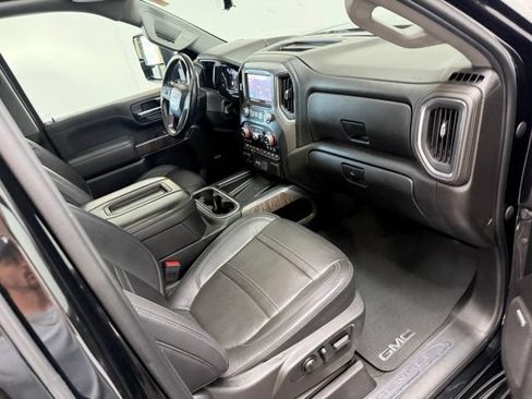 Used 2022 GMC Sierra 3500 Denali w/ Denali Black Diamond Edition AWD/4WD image 37