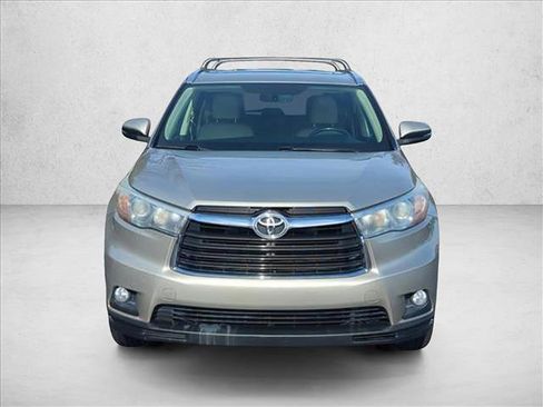Used 2015 Toyota Highlander XLE image 2