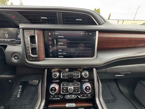 Used 2023 GMC Yukon Denali Ultimate AWD/4WD image 27