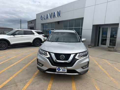Used 2019 Nissan Rogue SV AWD/4WD image 2