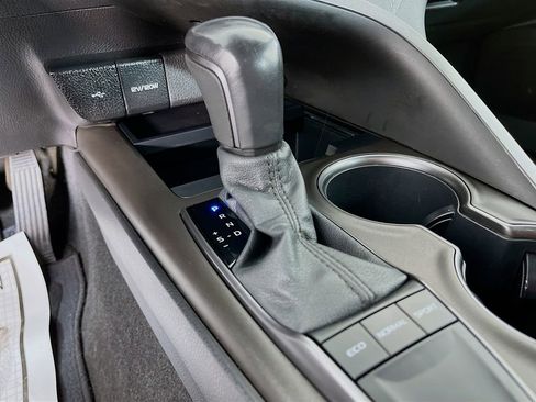 Used 2022 Toyota Camry SE FWD image 24