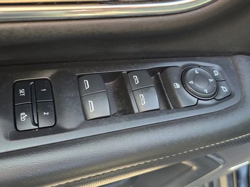 Used 2024 GMC Yukon SLT image 25