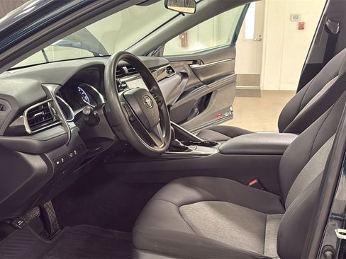 Used 2020 Toyota Camry LE image 12