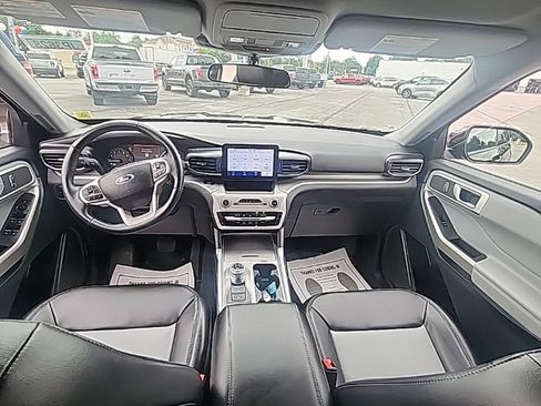 Used 2023 Ford Explorer XLT w/ Equipment Group 202A AWD/4WD image 18