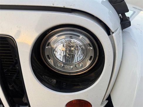 Used 2018 Jeep Wrangler Unlimited Sahara image 27