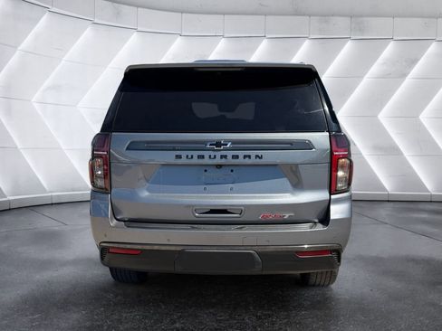 Used 2022 Chevrolet Suburban RST image 5