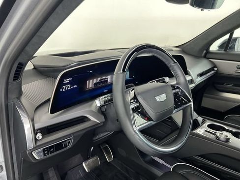 Certified 2026 Cadillac Vistiq Premium Luxury w/ LPO, Floor Liner Package AWD/4WD image 10
