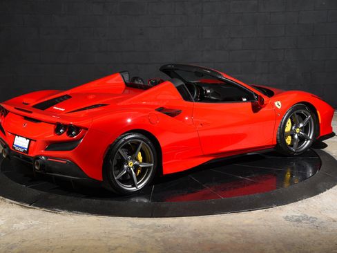 Used 2022 Ferrari F8 Tributo RWD image 17
