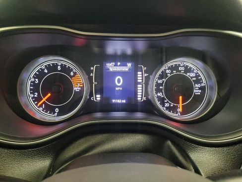 Used 2020 Jeep Cherokee Latitude w/ Cold Weather Group AWD/4WD image 23