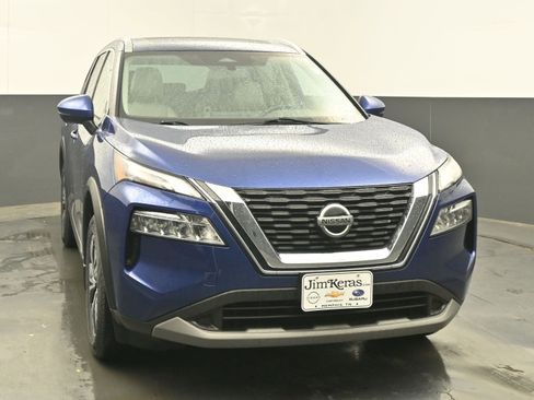 Used 2021 Nissan Rogue SV w/ Premium Package image 2