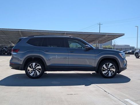 Used 2025 Volkswagen Atlas SE FWD image 6