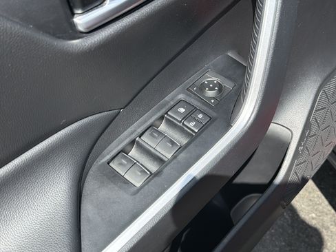 Used 2025 Toyota RAV4 XLE AWD/4WD image 16