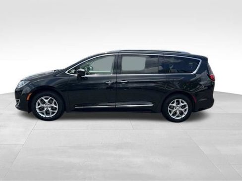 Used 2020 Chrysler Pacifica Touring-L Plus w/ Tire & Wheel Group FWD image 4