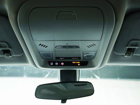 Used 2018 Chevrolet Equinox LT image 21