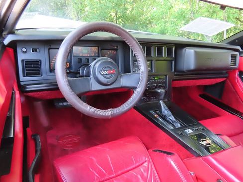Used 1987 Chevrolet Corvette Convertible RWD image 4