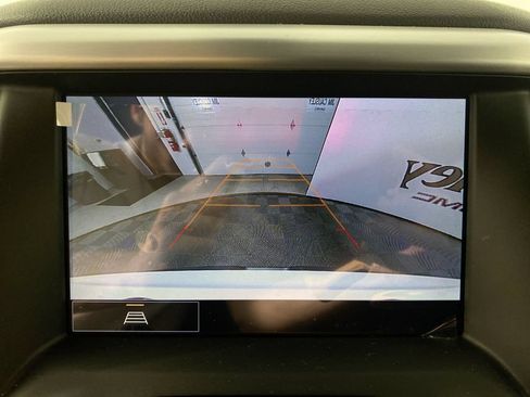 Used 2023 GMC Acadia SLT w/ Preferred Package AWD/4WD image 17
