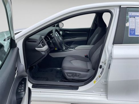 Used 2020 Toyota Camry LE image 11