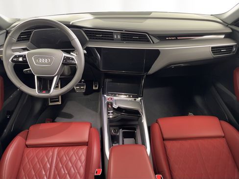 Certified 2024 Audi SQ8 e-tron Premium Plus w/ Black Optic Package AWD/4WD image 19