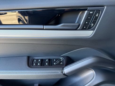 Certified 2026 Porsche Cayenne AWD/4WD image 12