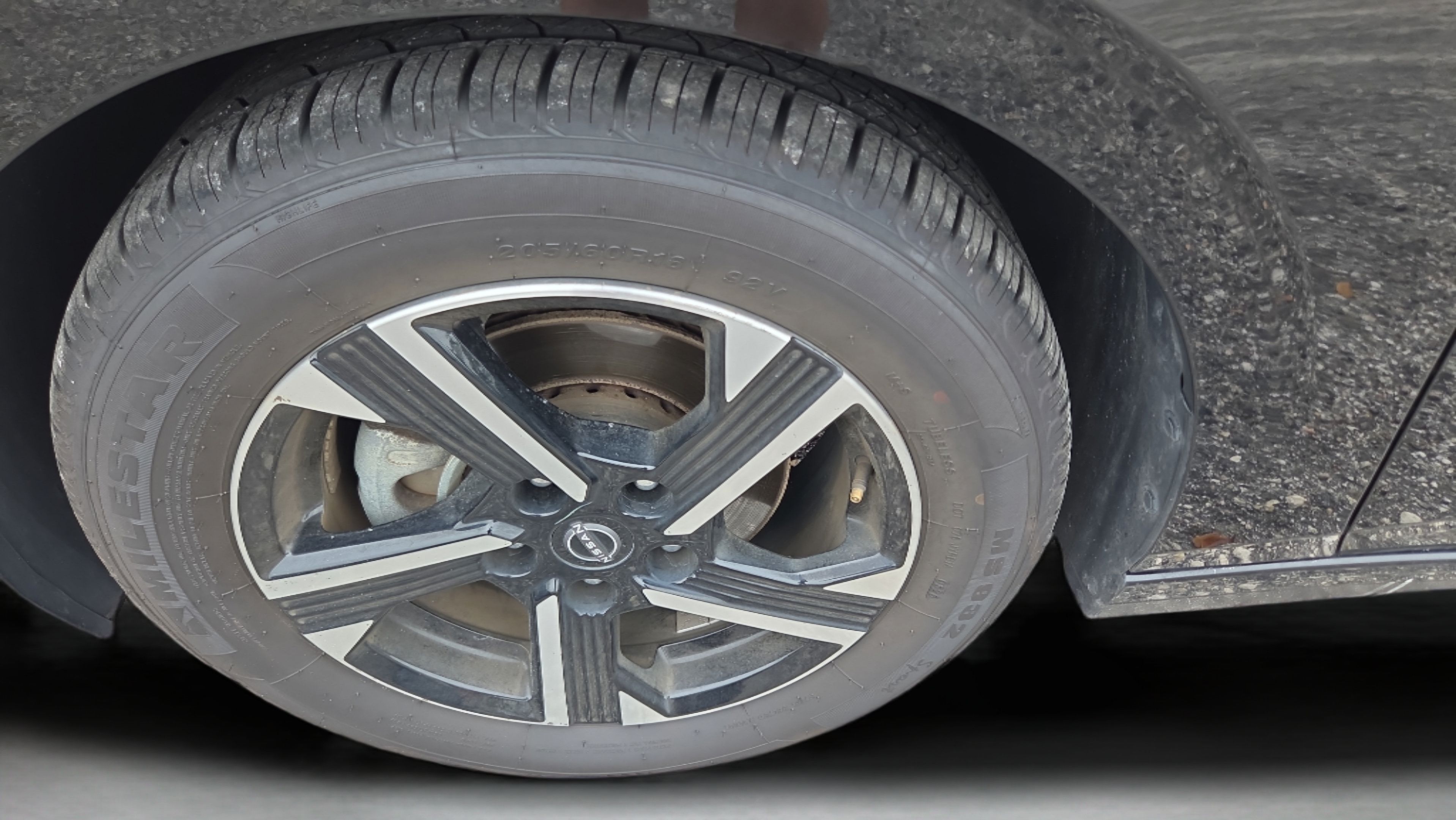 Used 2025 Nissan Sentra SV FWD image 29